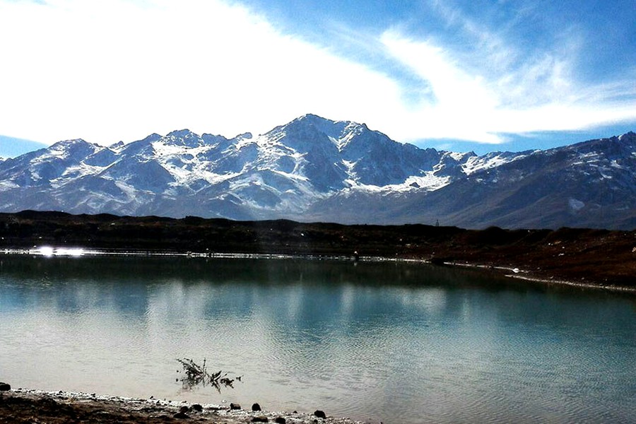 کوهستان برفی و آبگیر نزدیک هفشجان